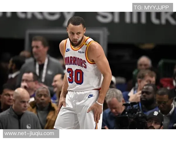 勇士队在对阵火箭队的比赛中以12分优势取得胜利展现强大实力 勇士队在对阵火箭队的比赛中以12分优势取得胜利展现强大实力